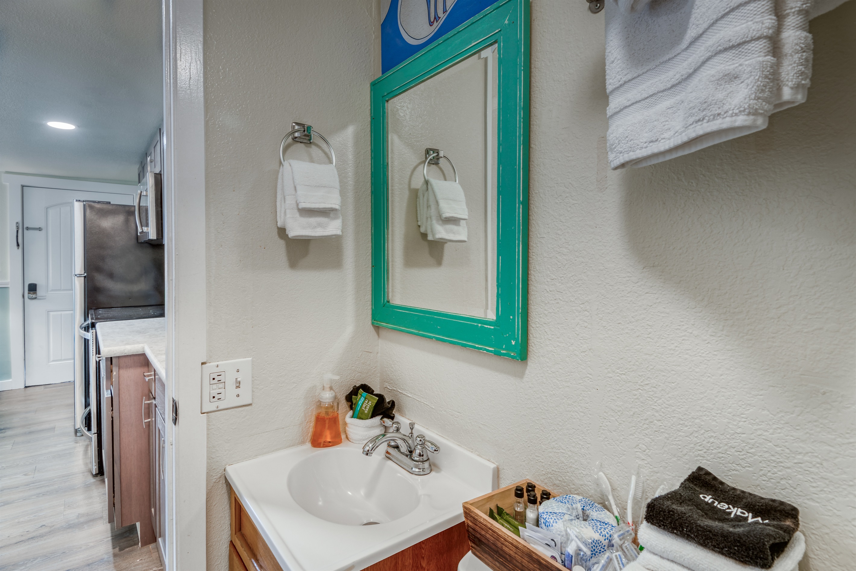 S4 - Kickin Out @ Surf Inn - Tillamook