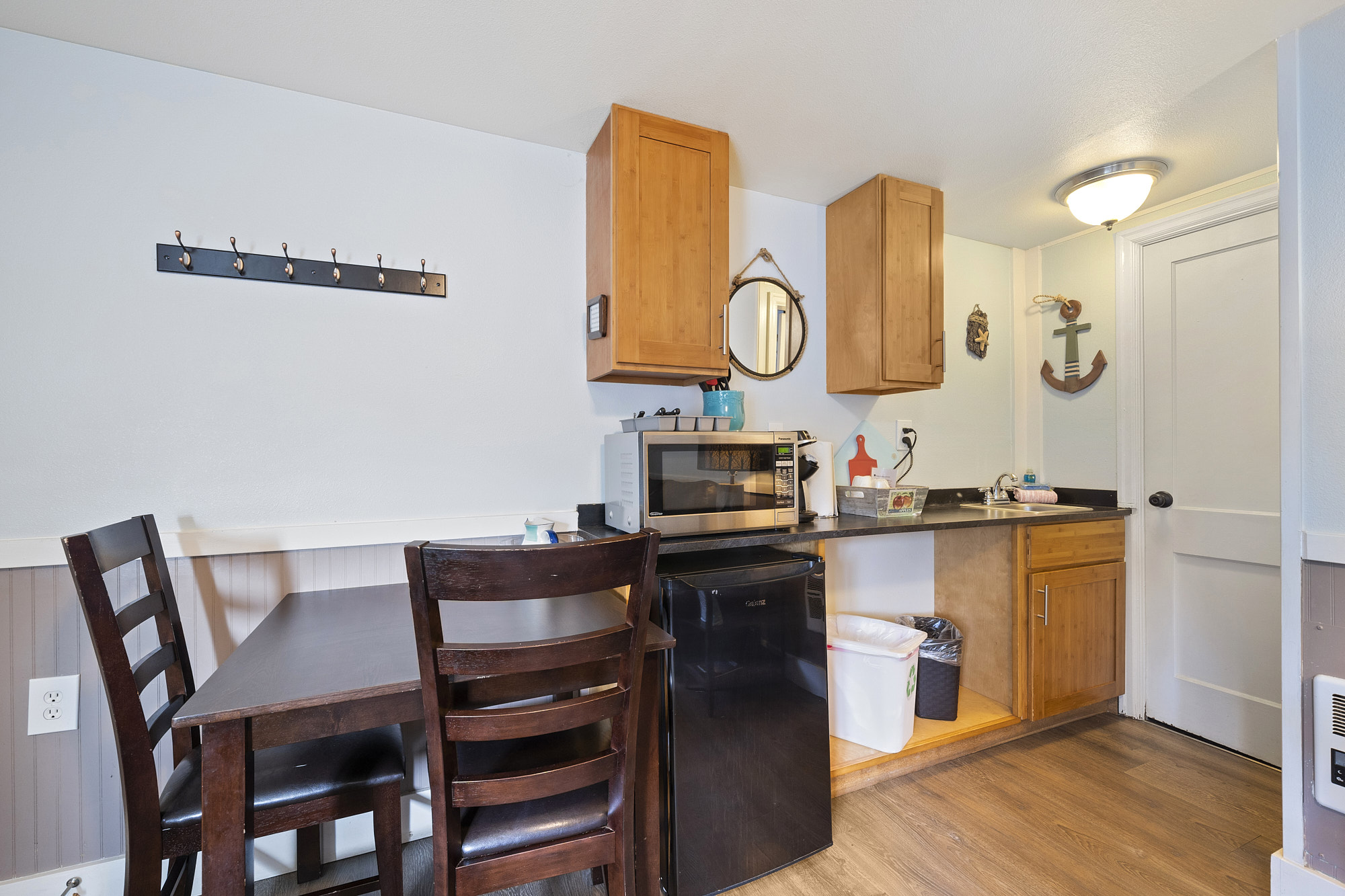 S6 - Hang Ten @ Surf Inn - Tillamook