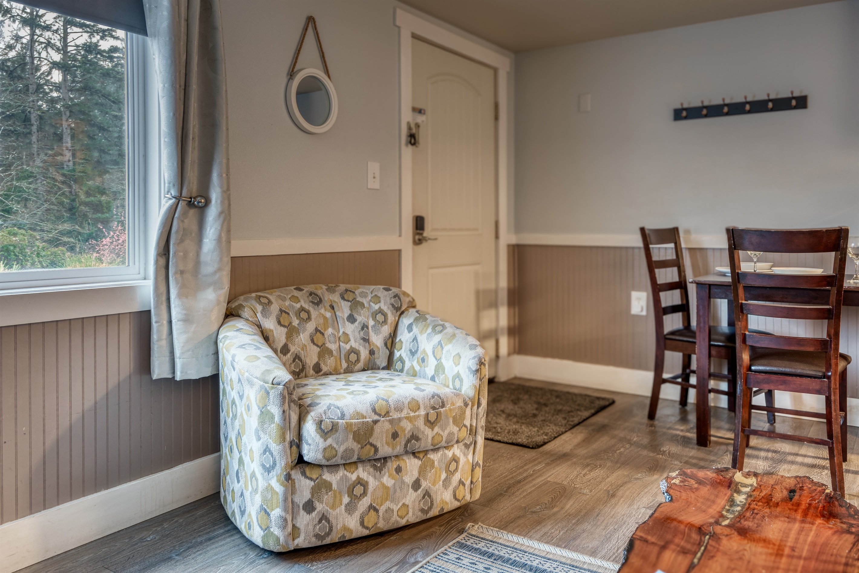 S6 - Hang Ten @ Surf Inn - Tillamook