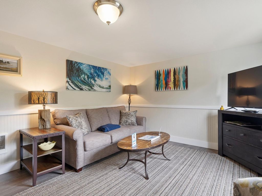 S6 - Hang Ten @ Surf Inn - Tillamook