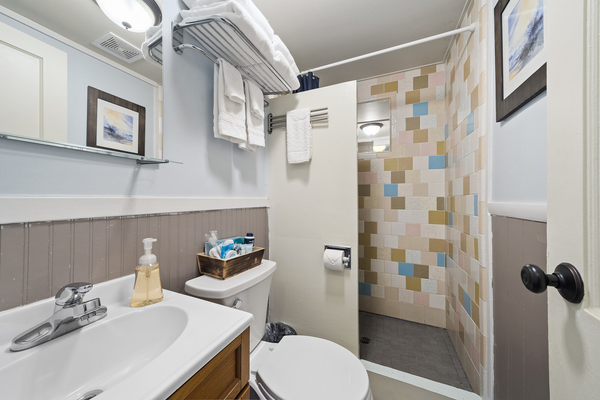 S6 - Hang Ten @ Surf Inn - Tillamook