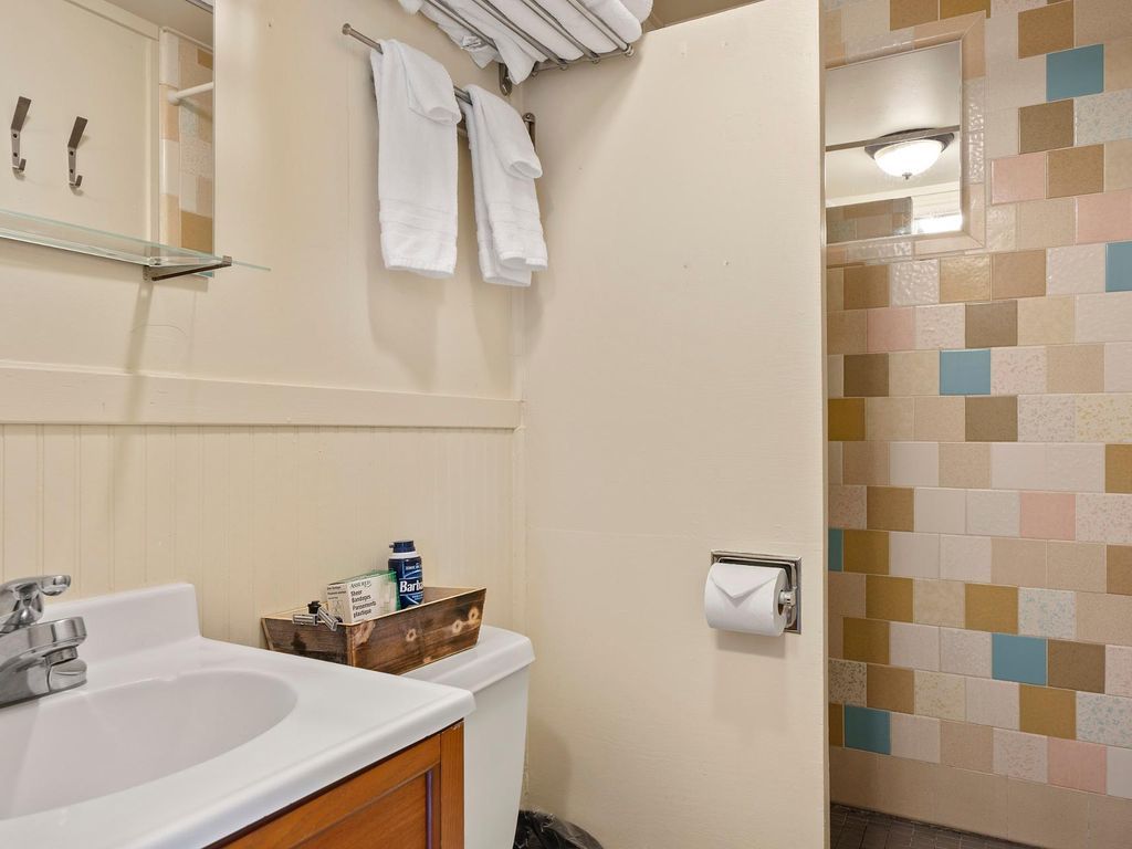 S6 - Hang Ten @ Surf Inn - Tillamook