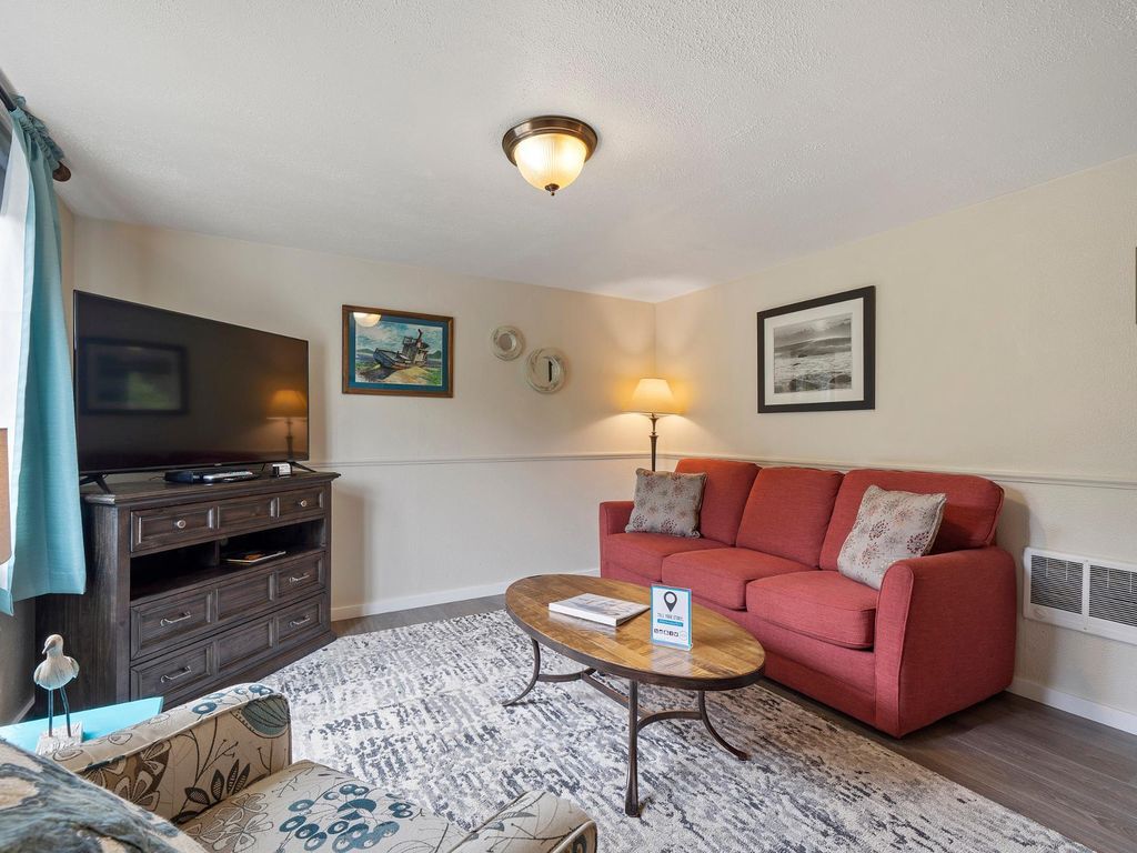 S7 - Longboard @ Surf Inn - Tillamook