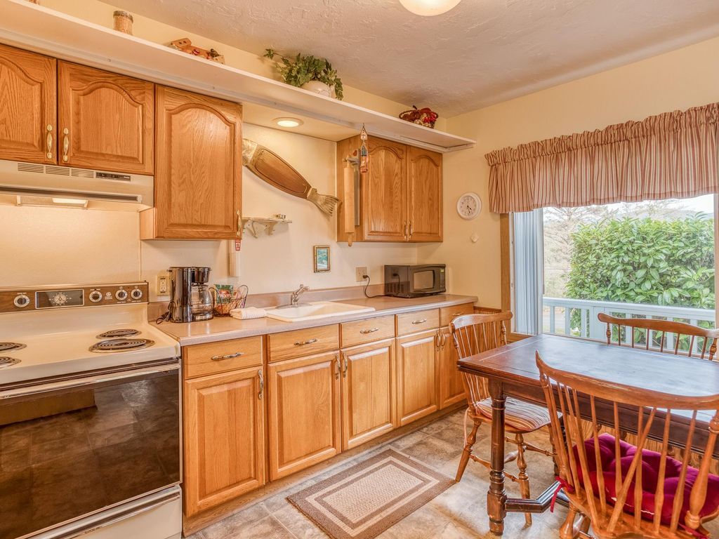 t01-anchor@-trollers-lodge/