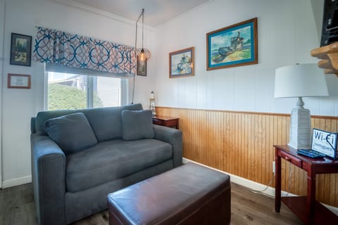 T05 - Dinghy @ Trollers Lodge