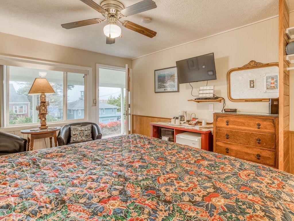 t09-lighthouse-@-trollers-lodge/