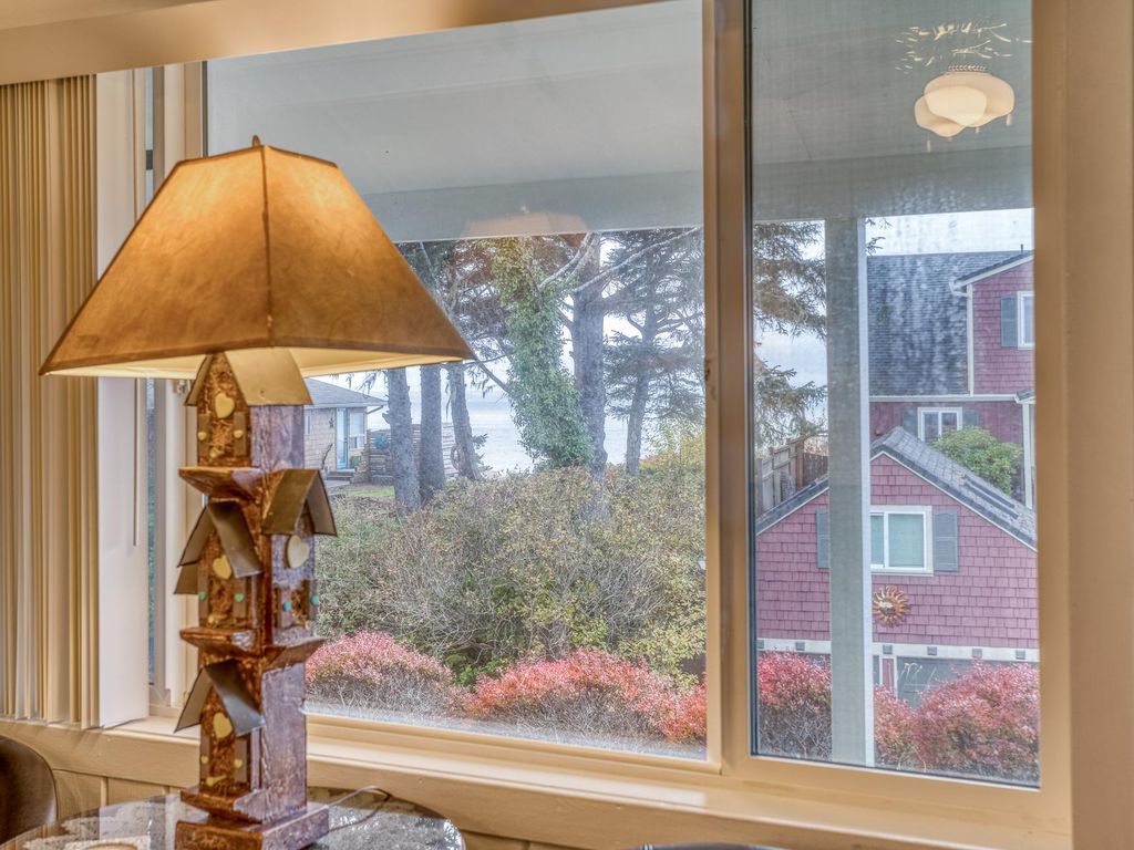 t09-lighthouse-@-trollers-lodge/