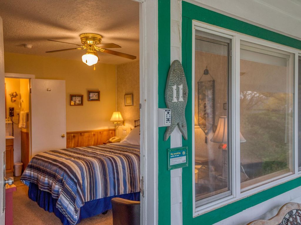 t11-trawler-@-trollers-lodge/