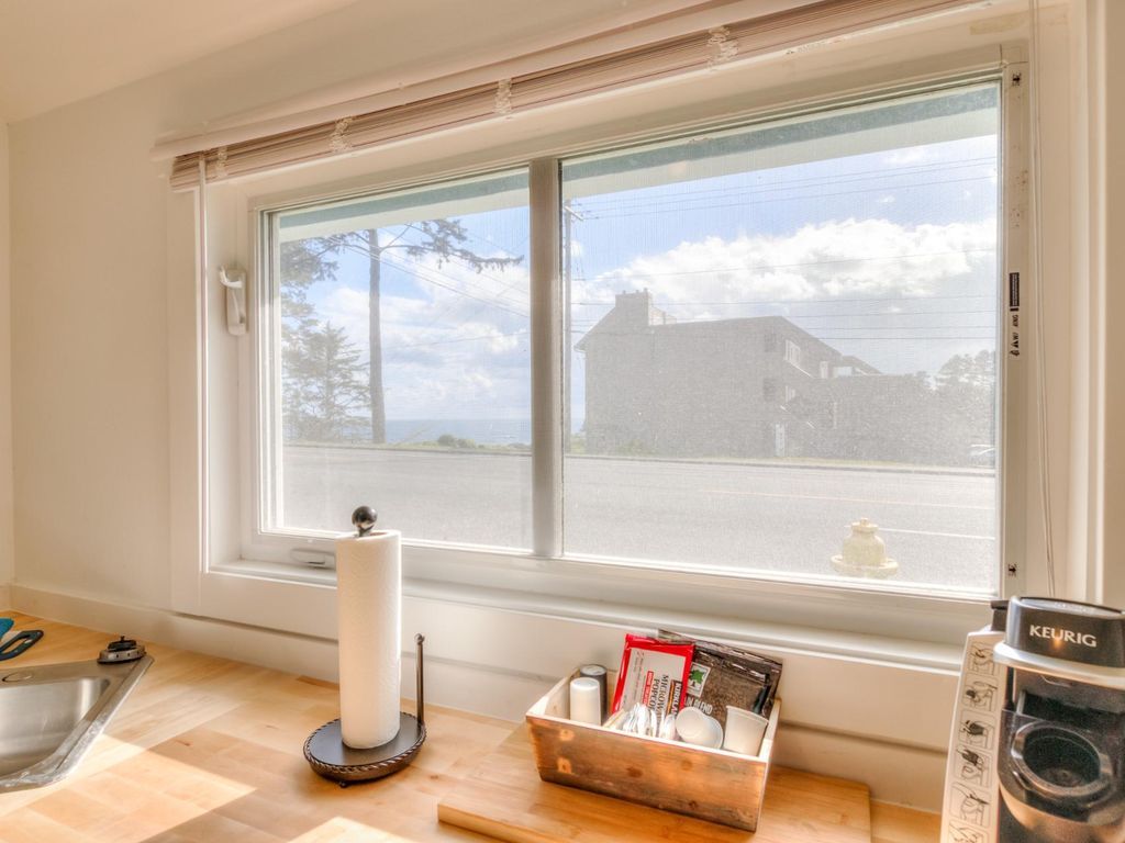 w1-orca-@-whale-inn/