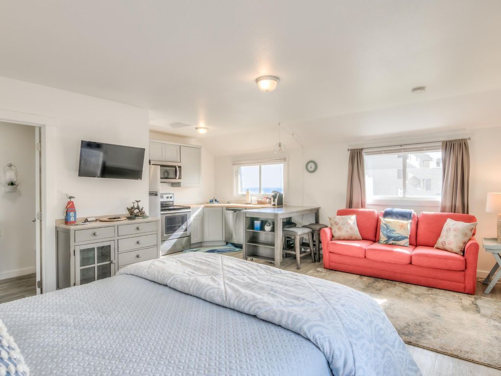 w1-orca-@-whale-inn/