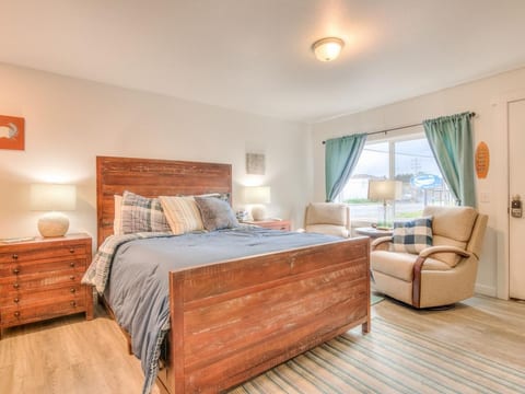 W2 - Gray - Whale Inn