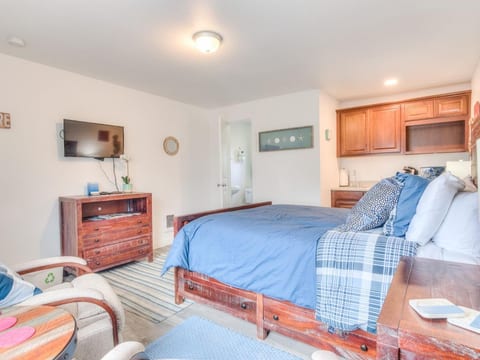 W2 - Gray - Whale Inn