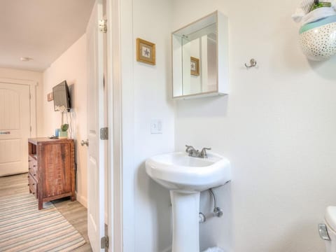 W2 - Gray - Whale Inn