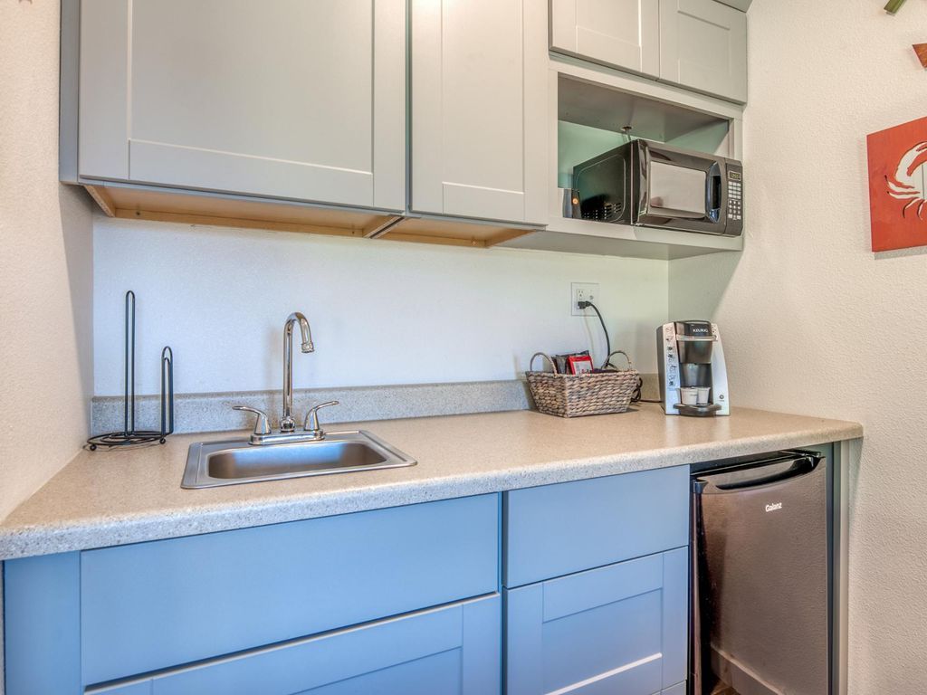 w3-humpback-@-whale-inn/