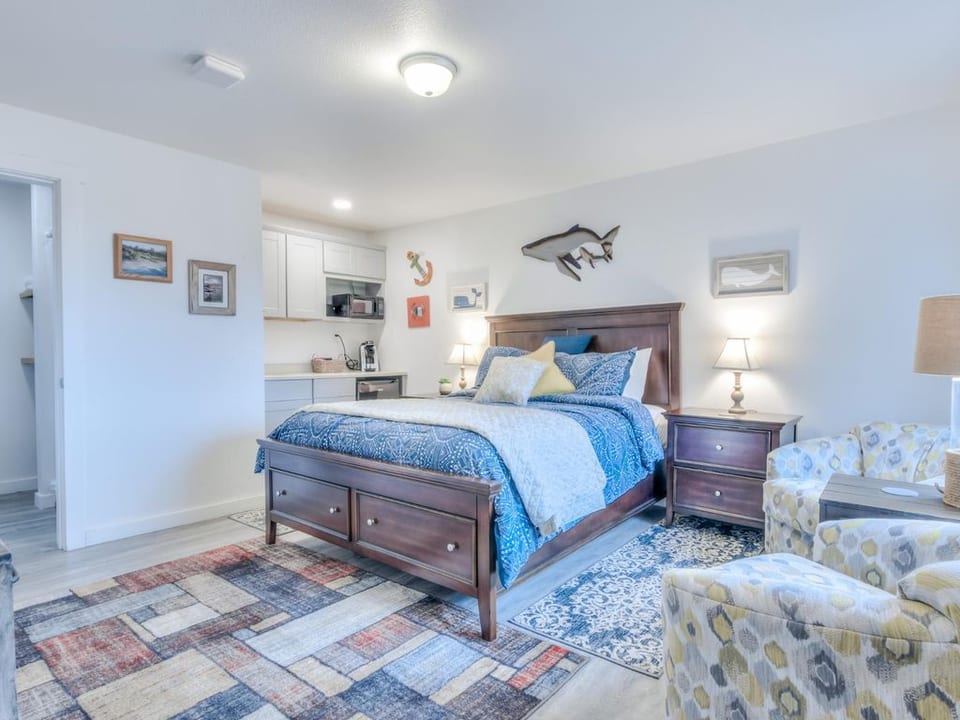 W6 - Pilot - Whale Inn - Depoe Bay