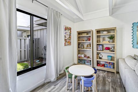 Coastal Cabana-10 min walk to Private Beach Access