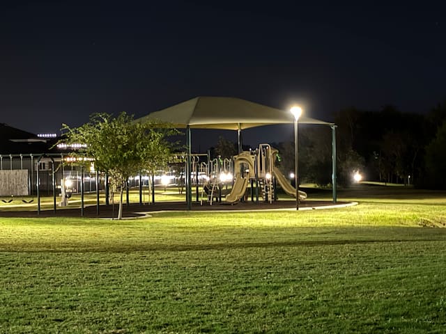 Relaxing Aggie-Friendly Home, 15-mins Kyle Field - College Station