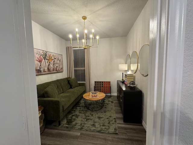 Relaxing Aggie-Friendly Home, 15-mins Kyle Field - College Station