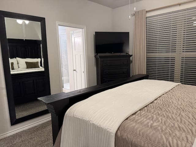 Relaxing Aggie-Friendly Home, 15-mins Kyle Field - College Station