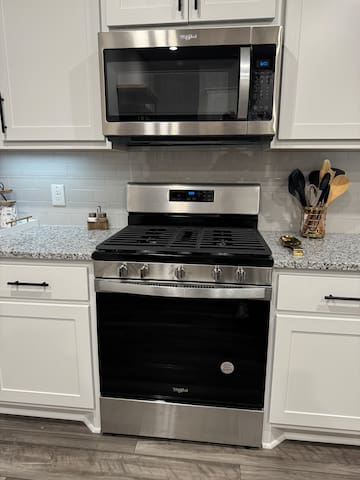 Relaxing Aggie-Friendly Home, 15-mins Kyle Field - College Station