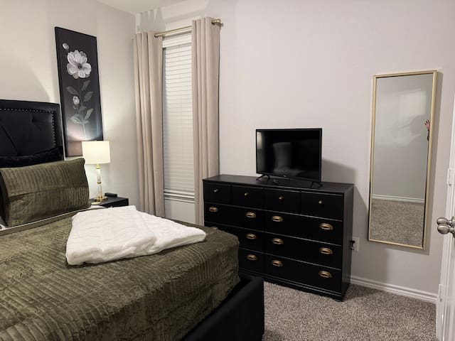 Relaxing Aggie-Friendly Home, 15-mins Kyle Field - College Station