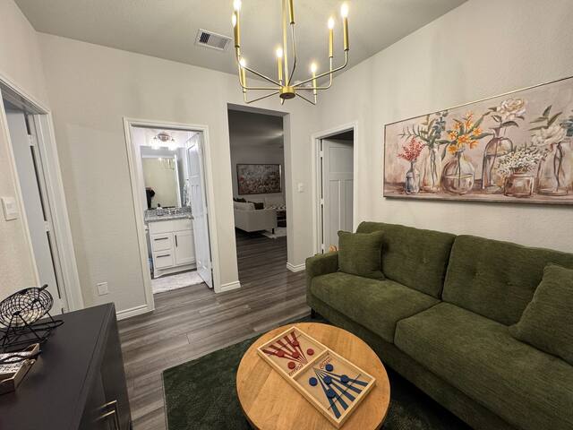 Relaxing Aggie-Friendly Home, 15-mins Kyle Field - College Station