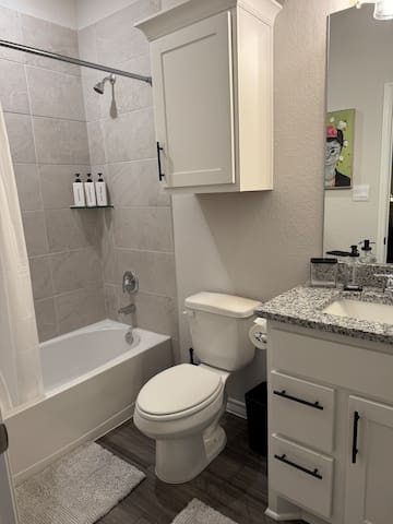 Relaxing Aggie-Friendly Home, 15-mins Kyle Field - College Station