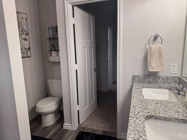 Relaxing Aggie-Friendly Home, 15-mins Kyle Field - College Station