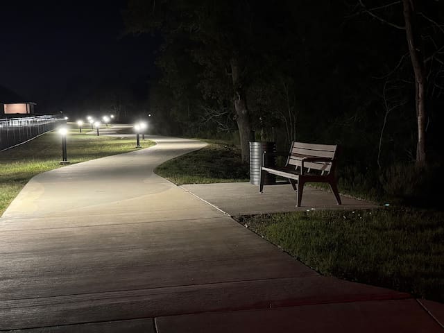 Relaxing Aggie-Friendly Home, 15-mins Kyle Field - College Station