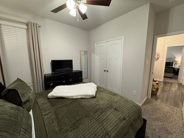 Relaxing Aggie-Friendly Home, 15-mins Kyle Field - College Station