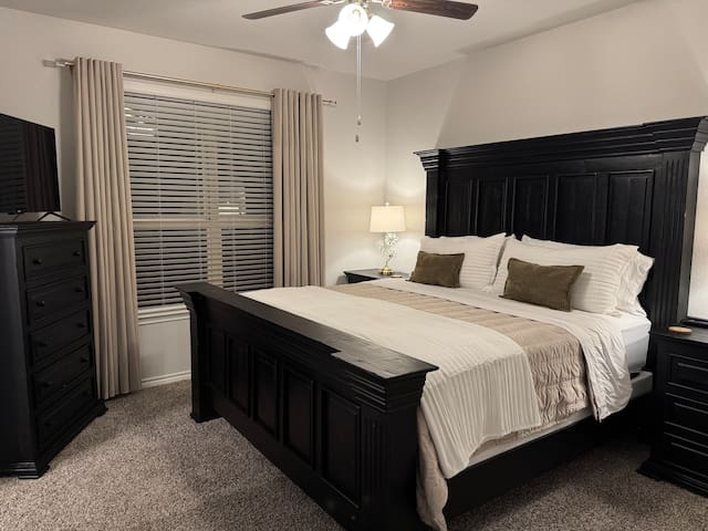 Relaxing Aggie-Friendly Home, 15-mins Kyle Field - College Station