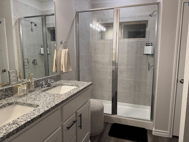 Relaxing Aggie-Friendly Home, 15-mins Kyle Field - College Station