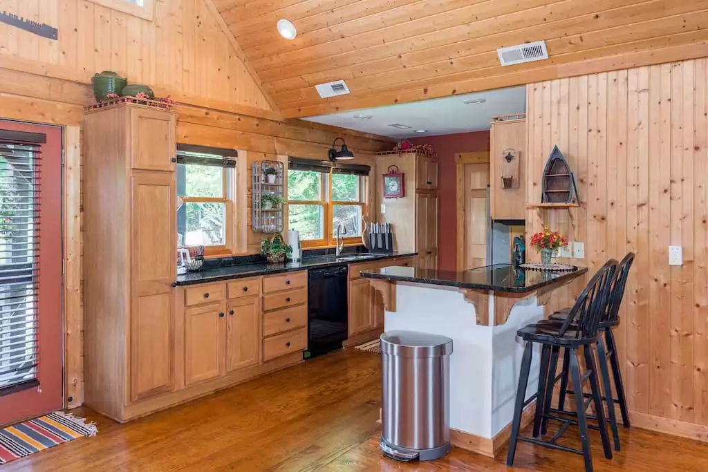 wild-valley-lodge-stunning-views-near-chimney-rock/