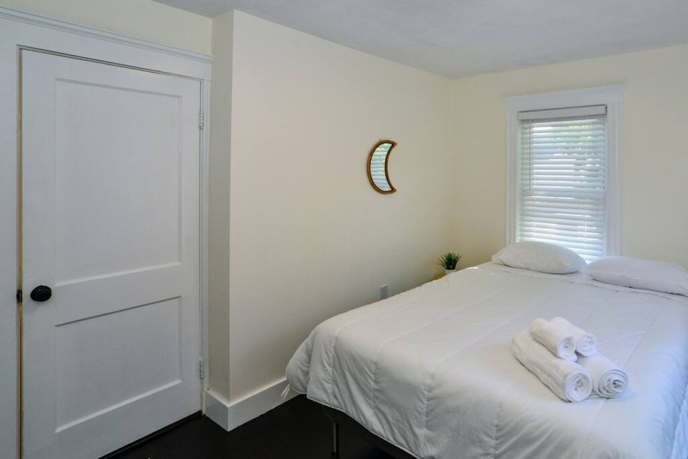 modern-three-bedroom-condo-near-boston/