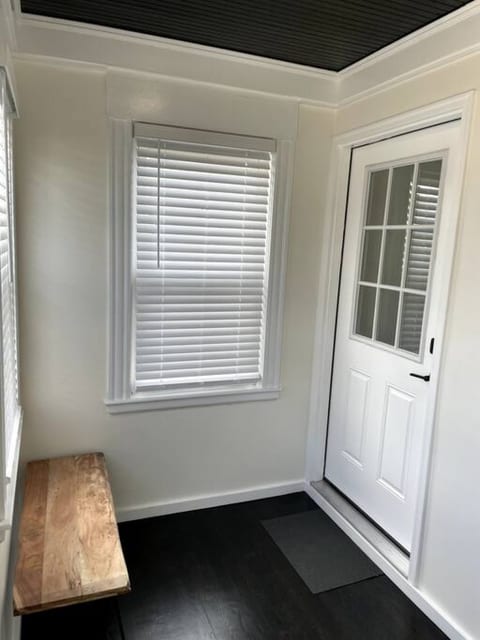 Modern Three Bedroom Condo - Near Boston