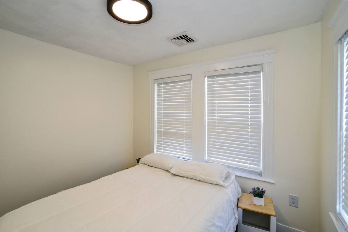 modern-three-bedroom-condo-near-boston/