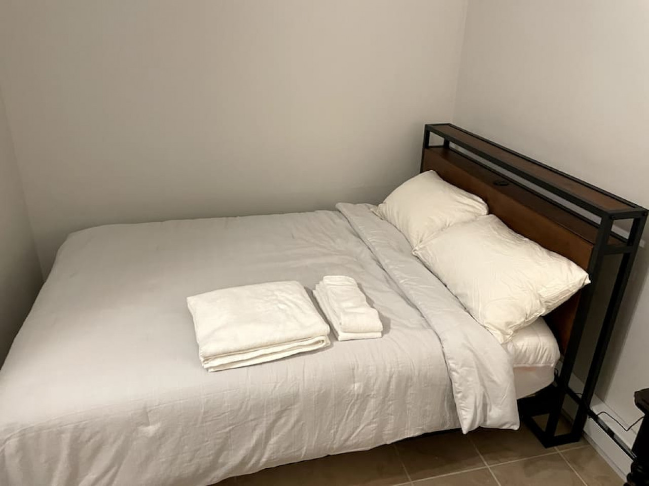 lovely-two-bedroom-condo-in-south-boston/