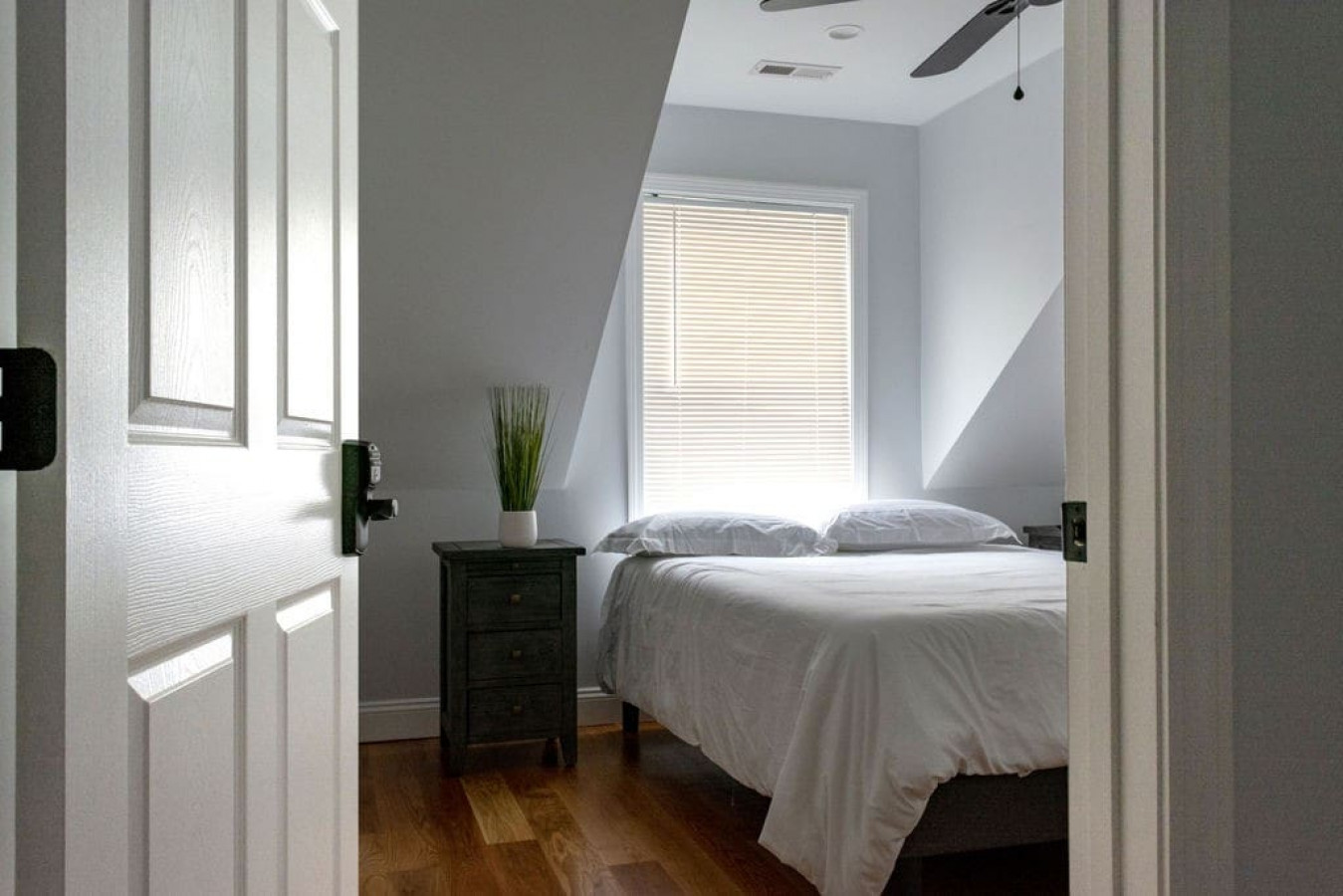 queen-bed-boston-rm-2/