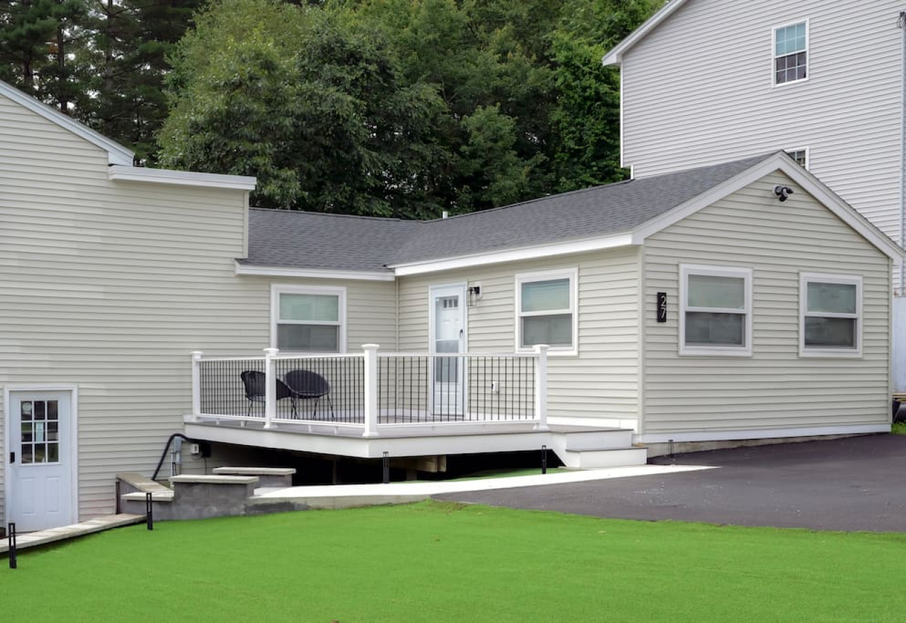 lake-access-4-bed-3-bath-hot-tub/