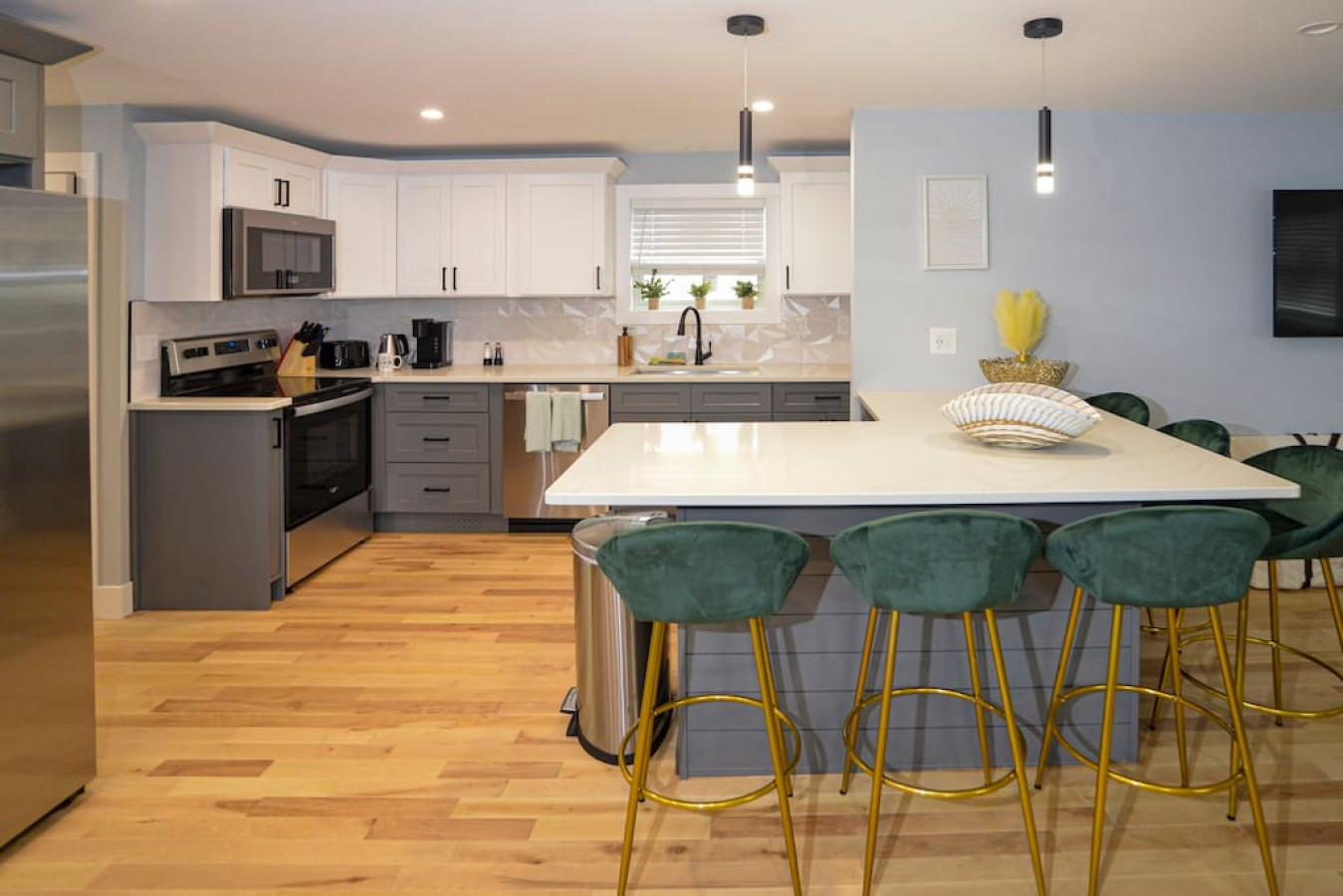 lake-access-4-bed-3-bath-hot-tub/