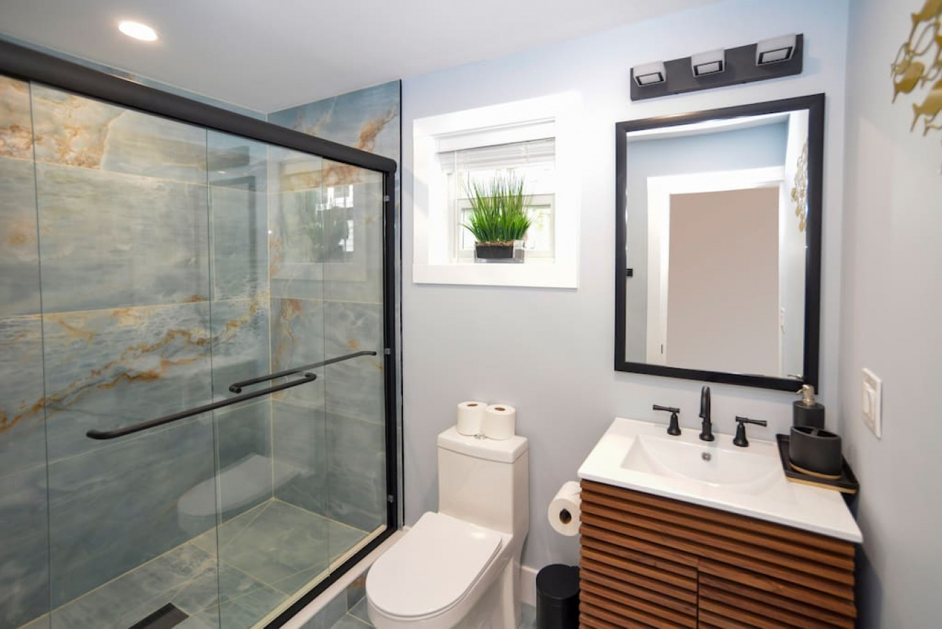 lake-access-4-bed-3-bath-hot-tub/