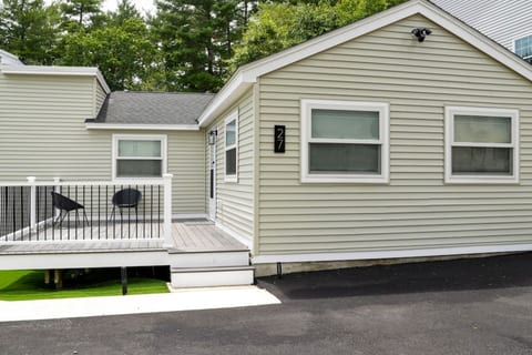 Lake Access 4 Bed 3 Bath HOT TUB