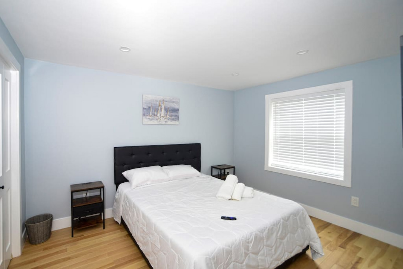 lake-access-4-bed-3-bath-hot-tub/