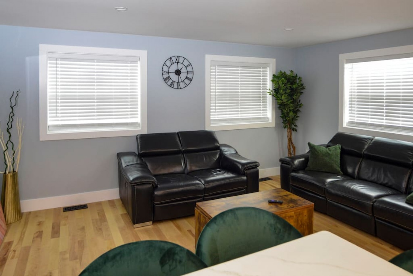 lake-access-4-bed-3-bath-hot-tub/