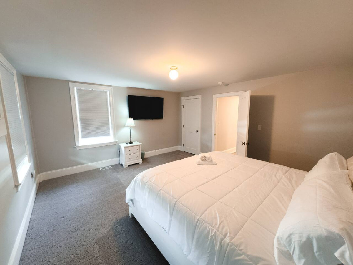 charming-hyannis-3-bed-2-bath/