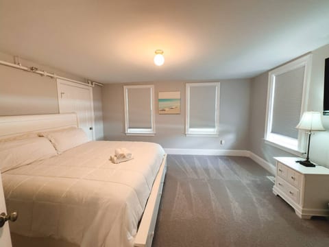 Charming Hyannis 3 Bed 2 Bath