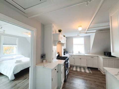 WaterAccess 5-Bed 2-Bath Retreat
