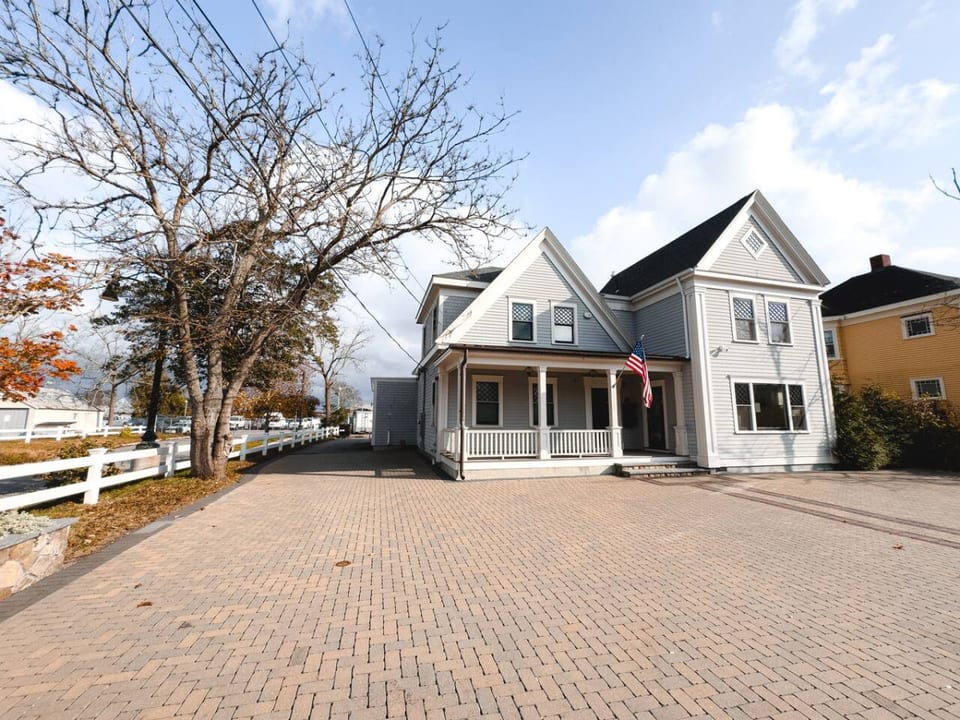 Water Access 5-Bed 2-Bath Retreat - Barnstable