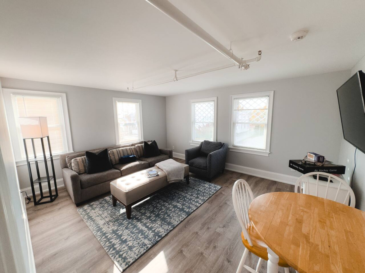 water-access-5-bed-2-bath-retreat/