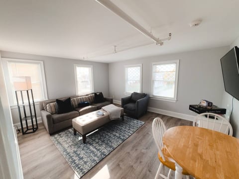 WaterAccess 5-Bed 2-Bath Retreat